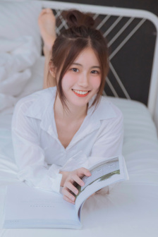动漫人物去掉小内打扑克A
